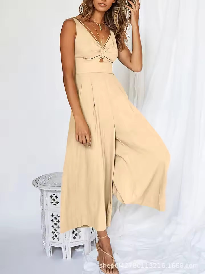 Women's V-neck strapless jumpsuit with openwork pleated design, high waist and wide legs for a taller look
