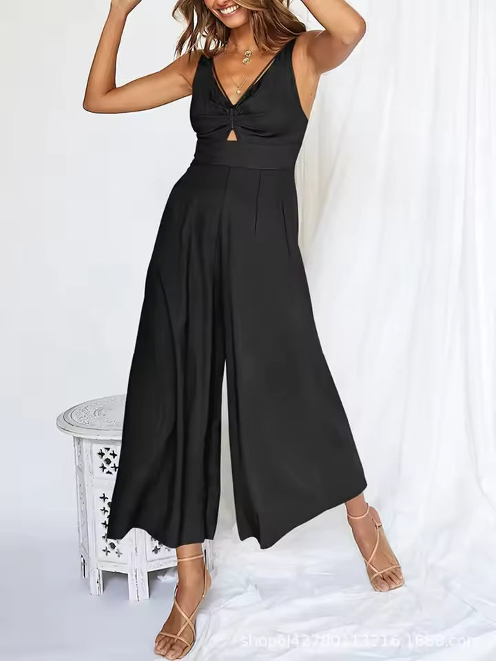 Women's V-neck strapless jumpsuit with openwork pleated design, high waist and wide legs for a taller look